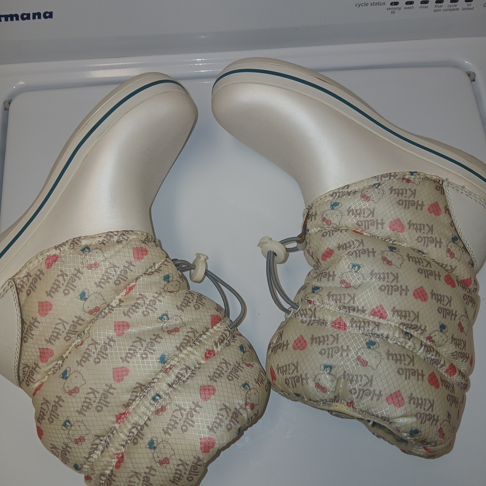 Crocs Hello Kitty RARE Boots - Picture 8 of 12